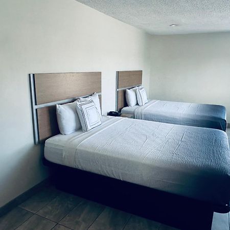 Super 8 By Wyndham Bakersfield Ca Villa Exterior photo